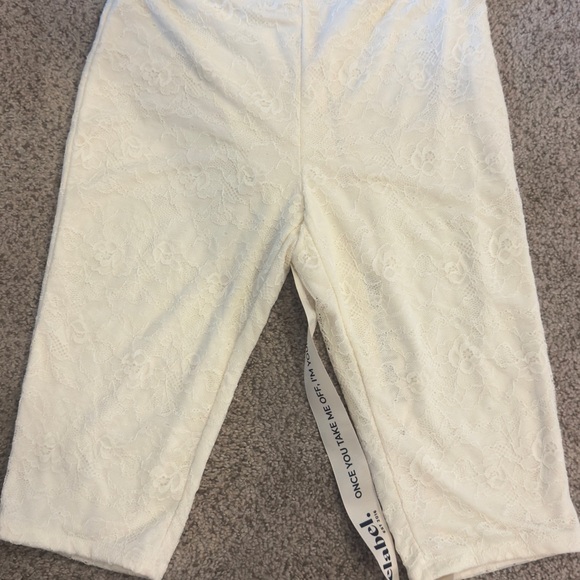 MarstheLabel Cream Lace Cropped Pants - Picture 1 of 7